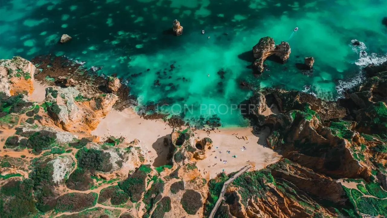 How to Balance Work and Leisure in Portugal’s Coastal Paradise