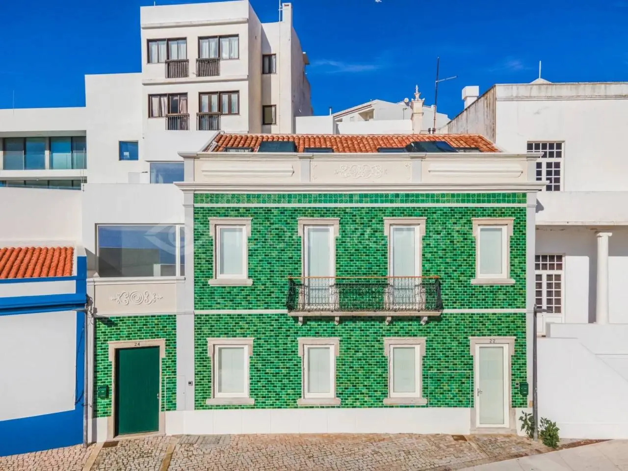 Historical Frontline 4 Bedroom Property with Commercial Space, Direct Beach Access & Ocean Views