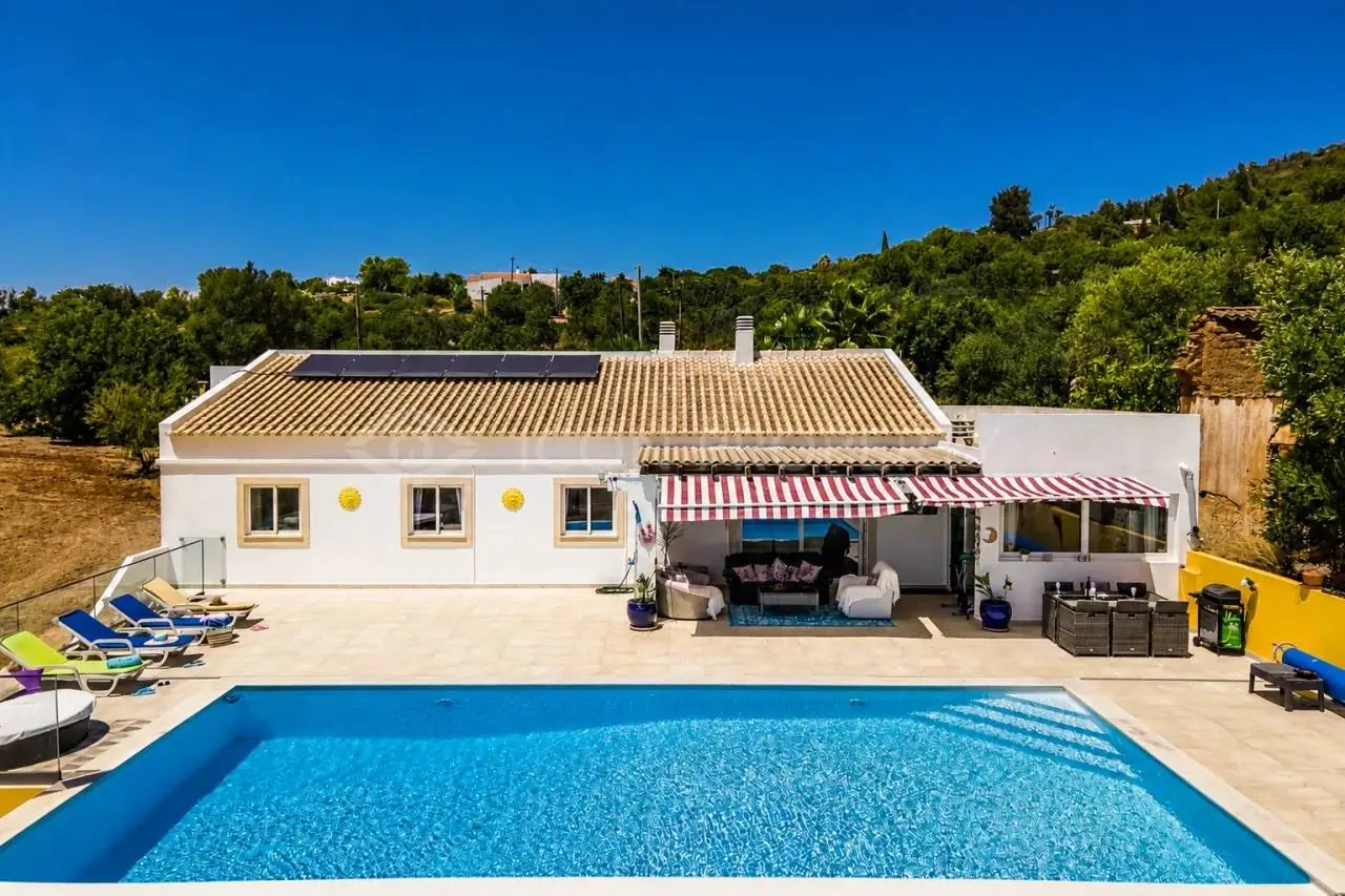 Single Story 4 Bedroom Villa with Large Plot in Tunes near Albufeira
